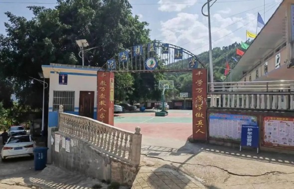 我為群眾辦實(shí)事丨校園修繕換新顏，愛(ài)心助力暖童心